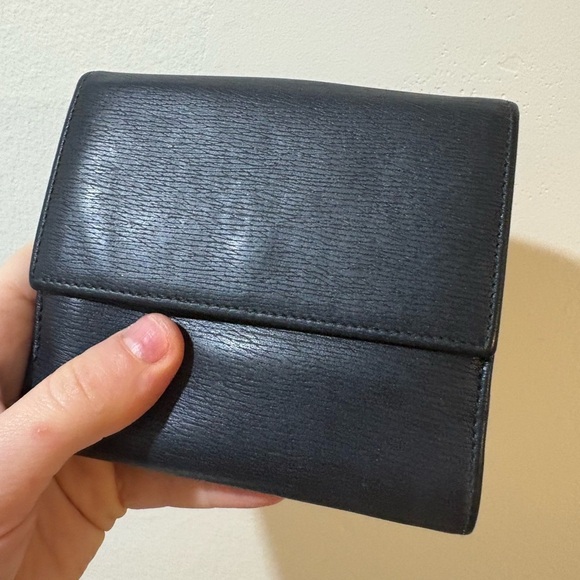 Gucci Dark Leather Wallet with Silver Clasp - Picture 3 of 8